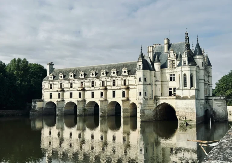 chateau de chenonceau river cher loire valley 768x541